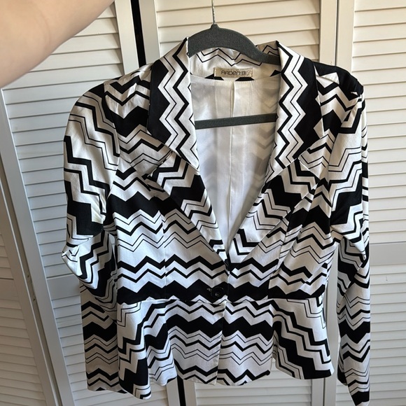 Black and white flare out dressy blazer - Picture 1 of 6